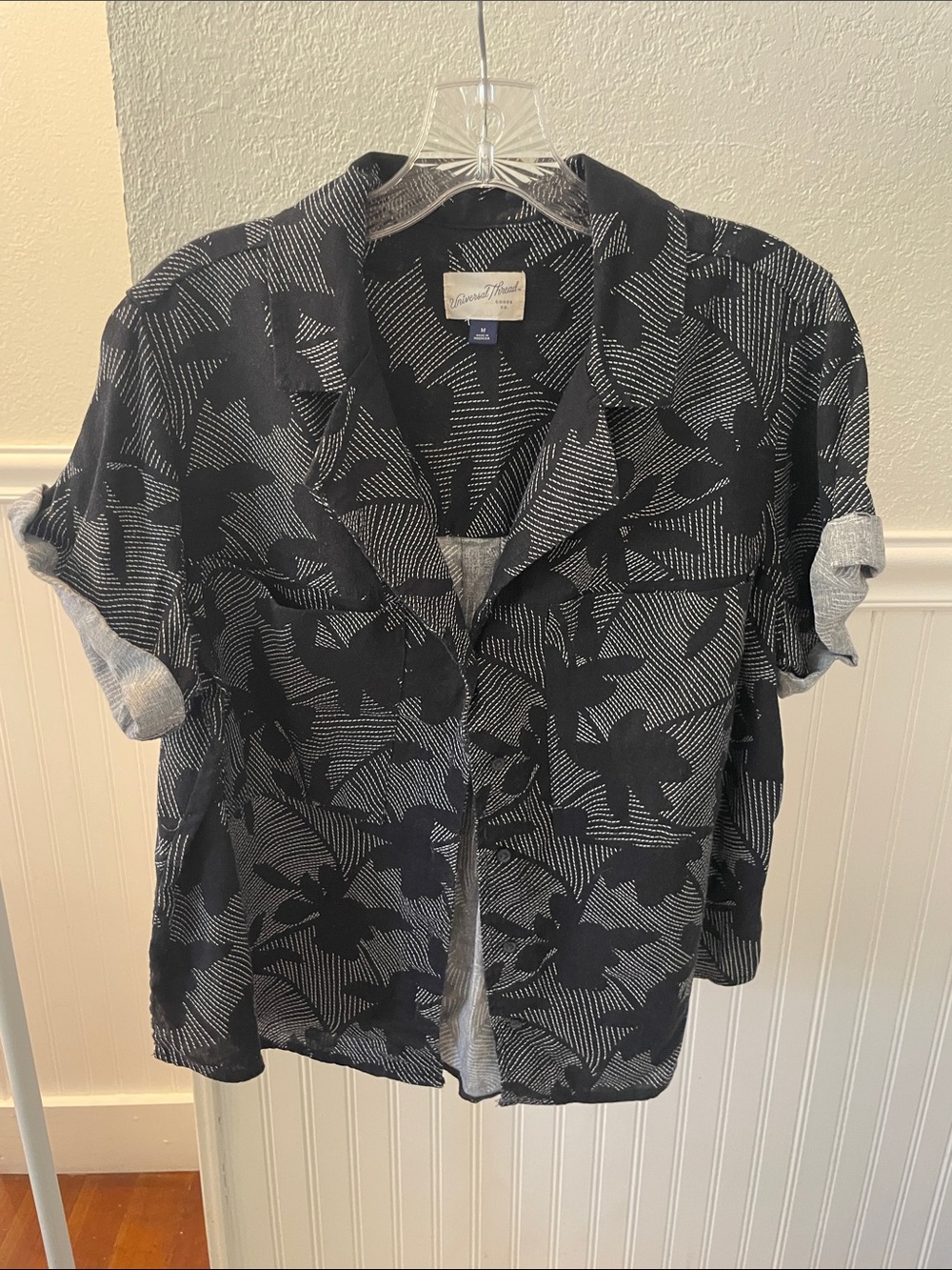 Black Floral Short Sleeve Button-Front Collared Shirt - Universal Thread